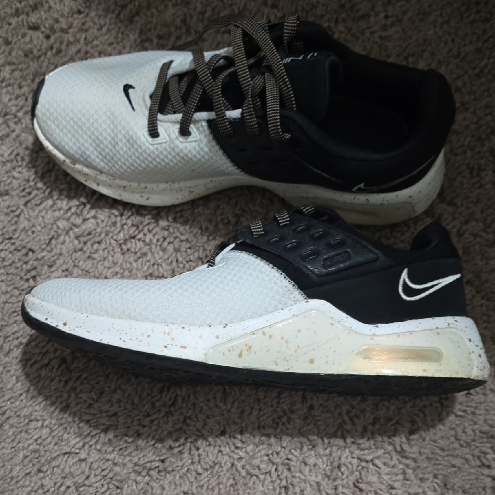 Nike Womens's Black and White Sneakers Size 6.5
